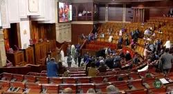 البرلمان يشتعل.. اشتباك صاخب بسبب ذكر أسماء وزراء متغيبين واستقلاليون يطالبون بمعاقبة نائبة اشتراكية